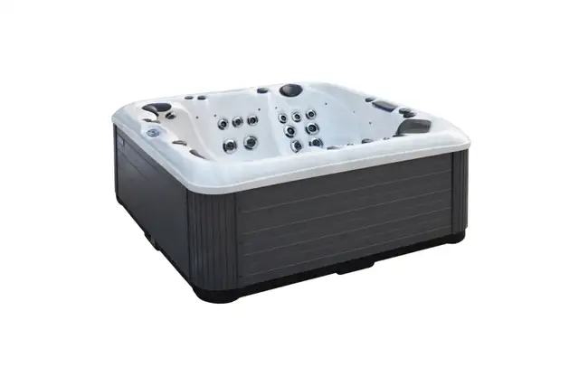 BEST PRICES ON HIGH END HOT TUB IN THE GTA BY FAR - Photo 2