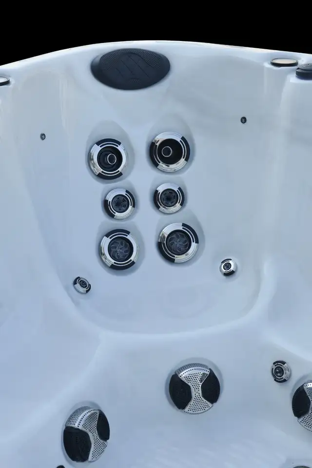 SELF CLEANING SELF MAINTAINING HOT TUB ON SALE NOW LIMITED UNITS - Photo 3