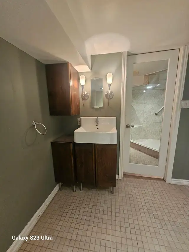 Apartment for Rent  Modern 1 Bedroom  Newly Renovated Basement - Photo 5