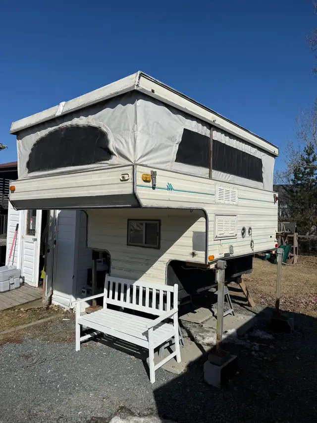 Pop-up truck camper