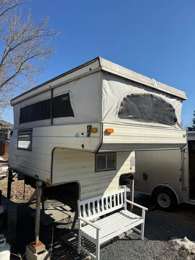 Pop-up truck camper - Photo 2