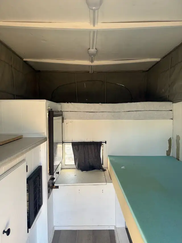 Pop-up truck camper - Photo 4