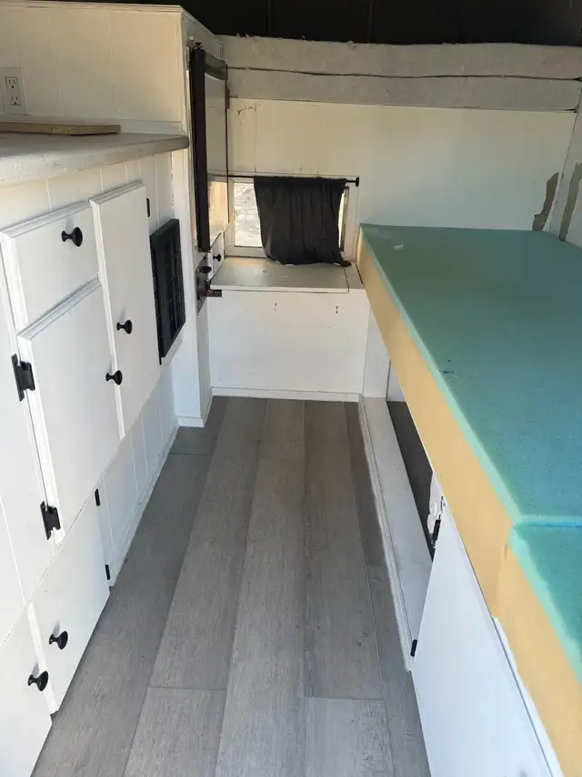 Pop-up truck camper - Photo 5