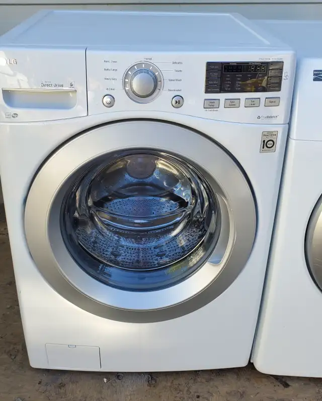 LG Front Loading washer/ dryer Very good condition, Stackable - Photo 2