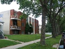 Short Walk to U of A Hosp, Whyte Av, Safeway, O Strathcona Buses