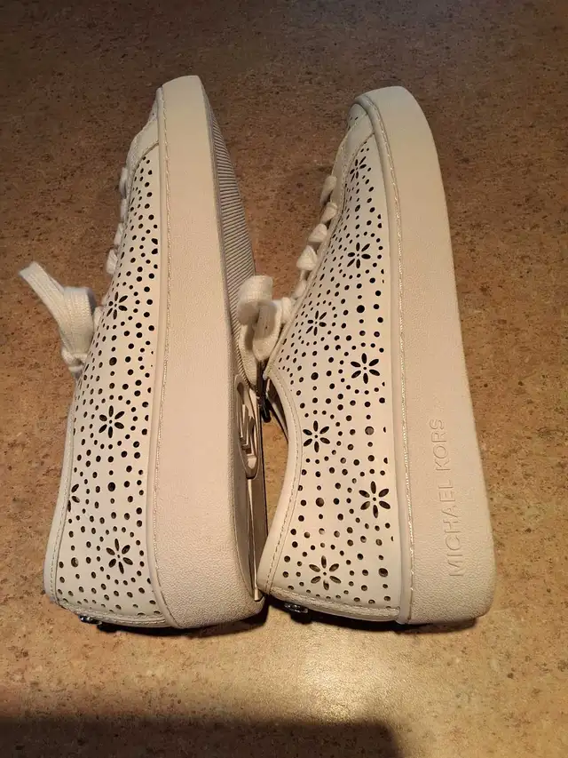 Chaussures Michael Kors pour femme grandeur 6.5M - Photo 2