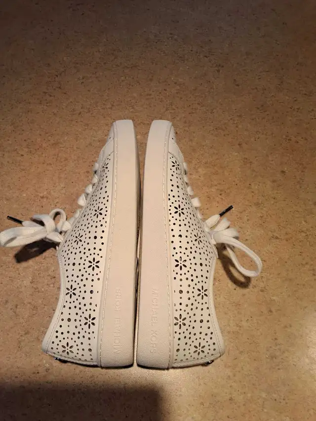 Chaussures Michael Kors pour femme grandeur 6.5M - Photo 3