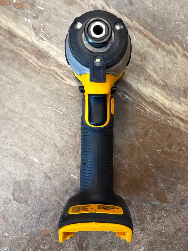 Dewalt 1/4' (6mm) Cordless Impact Driver (Model: DCF809 ) - Photo 3