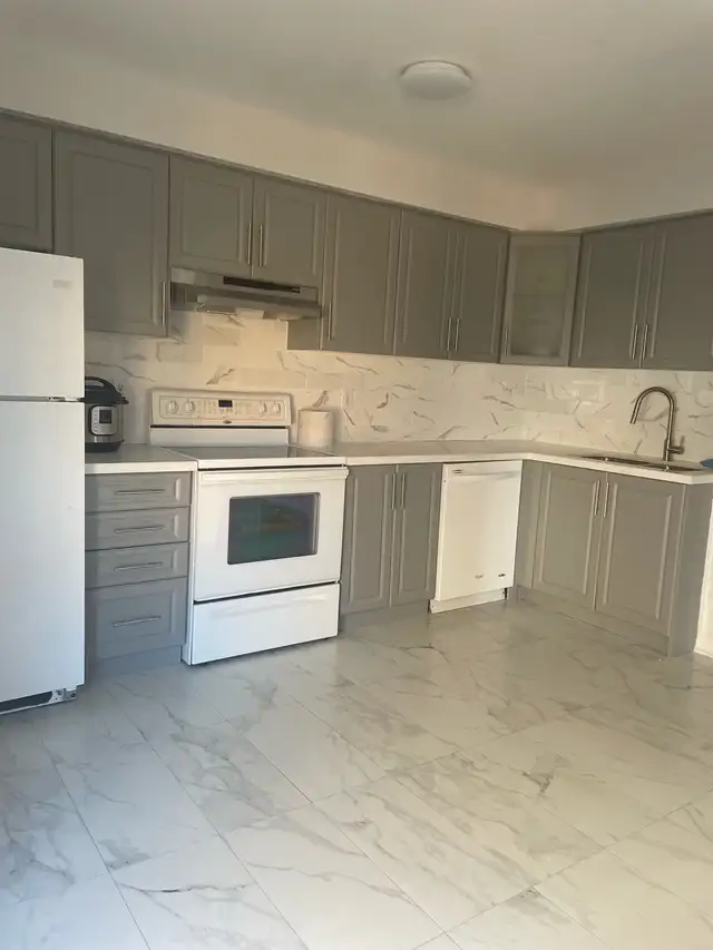 Master Bedroom for Rent Brampton - Photo 4