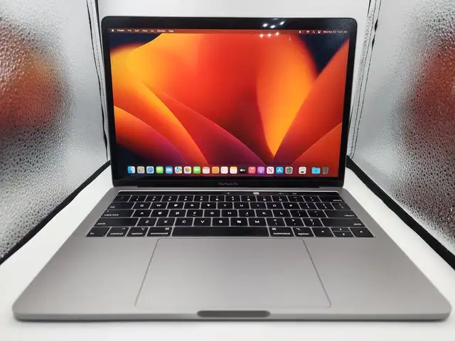 Apple Macbook Pro Touchbar 13 inch 16 gb
