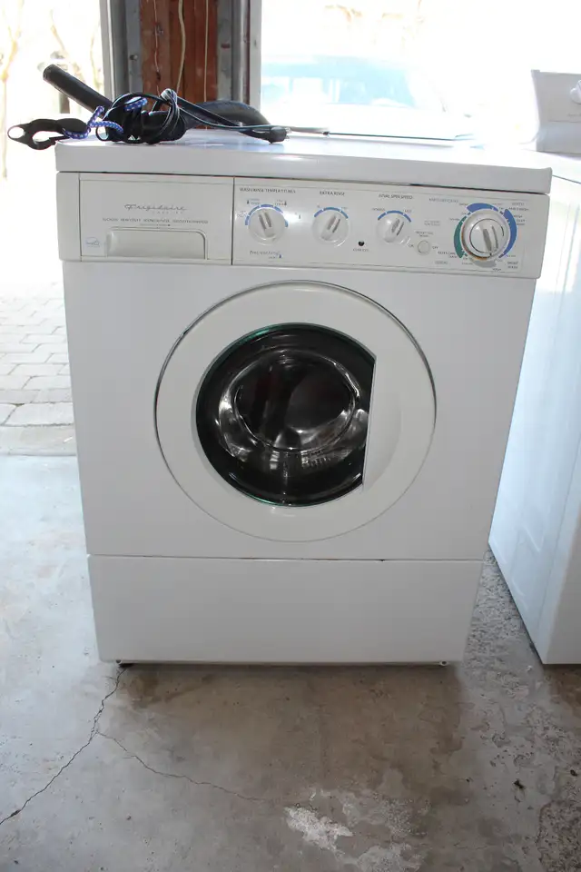 Washer and Dryer - Photo 3