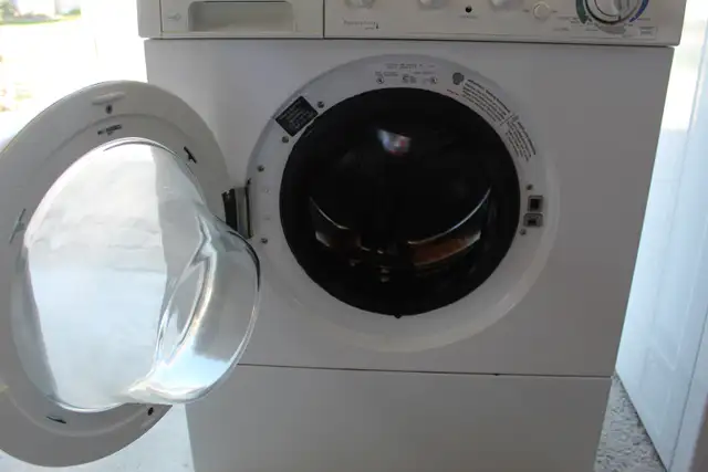 Washer and Dryer - Photo 4