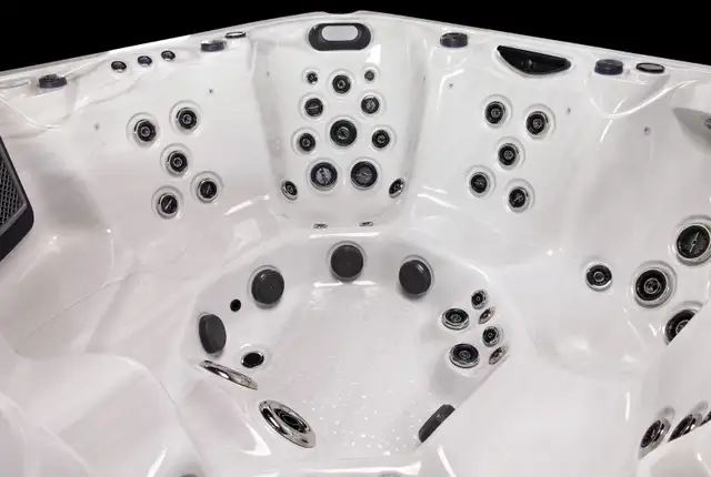 8 MAN HOT TUB FULLY LOADED FOR FAIR HONEST PRICING - Photo 4