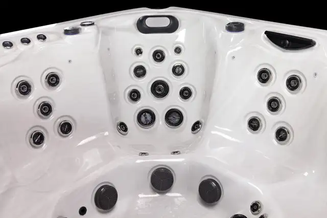 8 MAN HOT TUB FULLY LOADED FOR FAIR HONEST PRICING - Photo 5