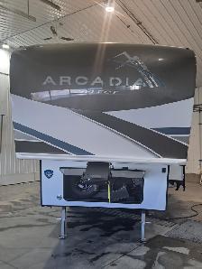 Fully Equipped Fifth Wheel with Big Features in a Compact Size