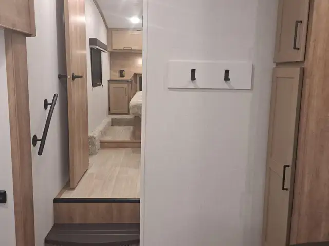 Fully Equipped Fifth Wheel with Big Features in a Compact Size - Photo 10