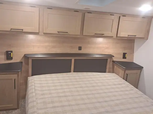 Fully Equipped Fifth Wheel with Big Features in a Compact Size - Photo 11