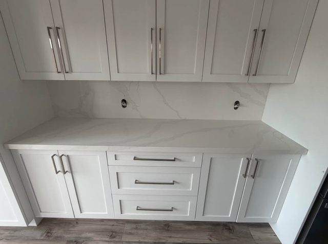 Quartz Countertop With Big Beautiful Grey Veined