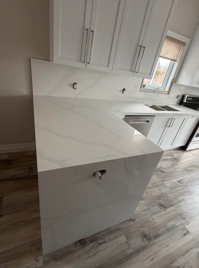 Quartz Countertop With Big Beautiful Grey Veined - Photo 2