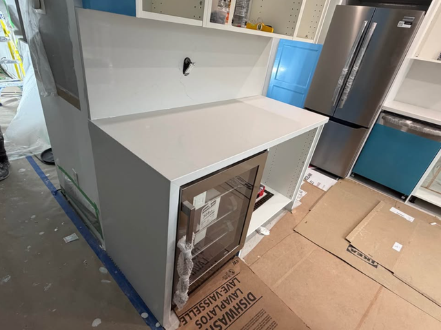 Quartz Countertop With Big Beautiful Grey Veined - Photo 6