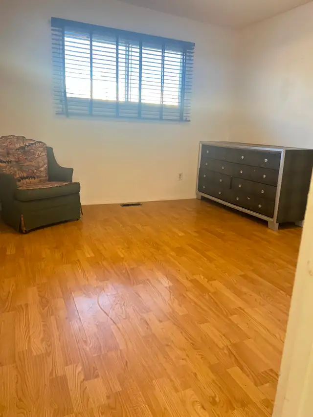 Balcony/All utilities & WiFi included/5 min walk Franklin Train - Photo 3