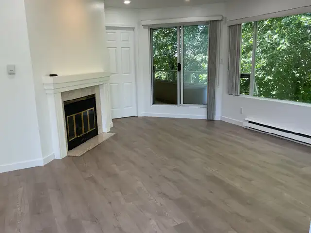 Luxury Living in Richmond: Recently Refreshed 2 Bed, 2 Bath - Photo 2