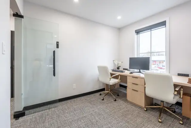 Coworking Space Burlington | Dedicated and Hot Desk Options - Photo 5