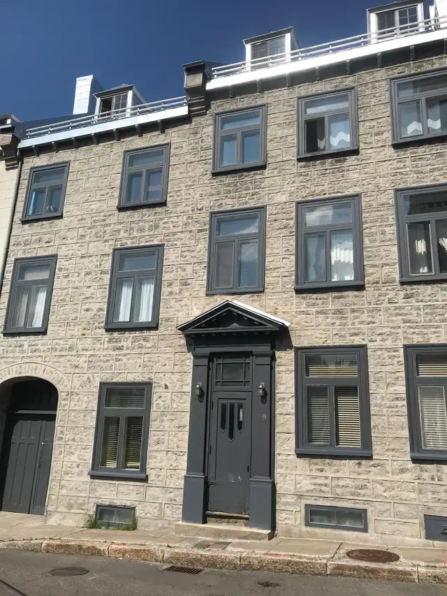 Très Beau 1½ Plein Coeur Du Vieux-Québec Rue Ste-Angèle MEUBLÉ