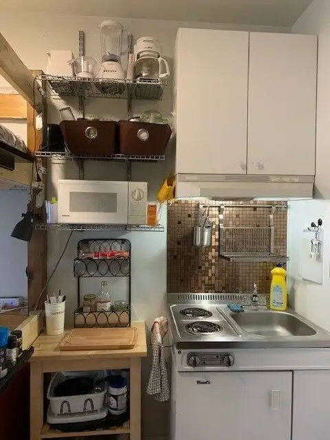 Très Beau 1½ Plein Coeur Du Vieux-Québec Rue Ste-Angèle MEUBLÉ - Photo 2