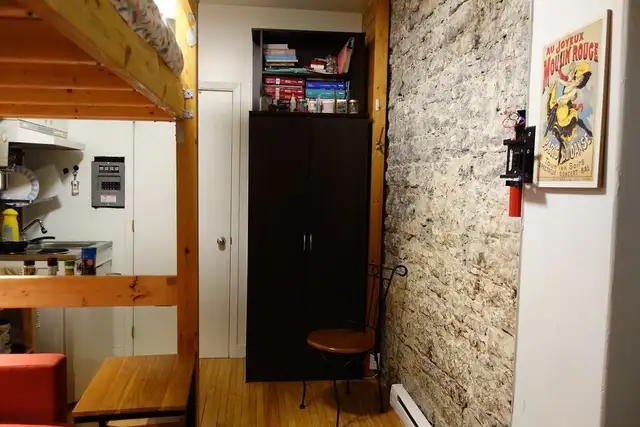 Très Beau 1½ Plein Coeur Du Vieux-Québec Rue Ste-Angèle MEUBLÉ - Photo 4