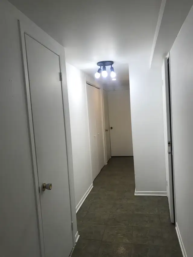 Beau grand 3 1/2, Maufils Limoilou, demi sous-sol WIFI - Photo 11