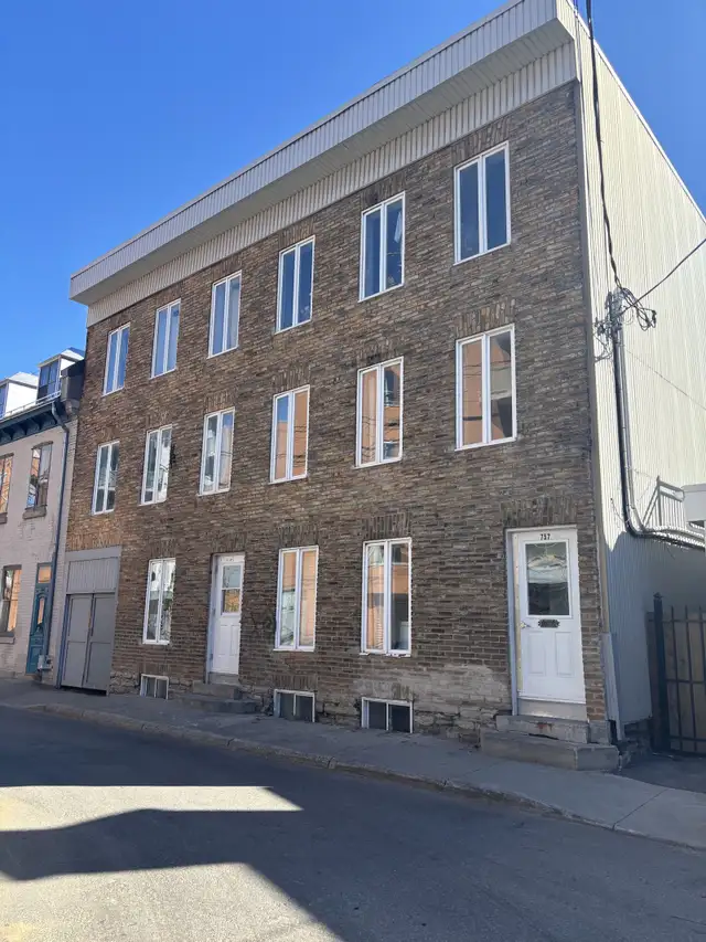 Beau grand studio, St-Roch Avril WIFI, salle de bain commune - Photo 5