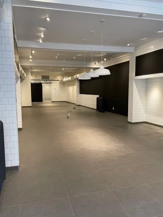 Beau grand local commercial à louer Vieux-Québec - Photo 2