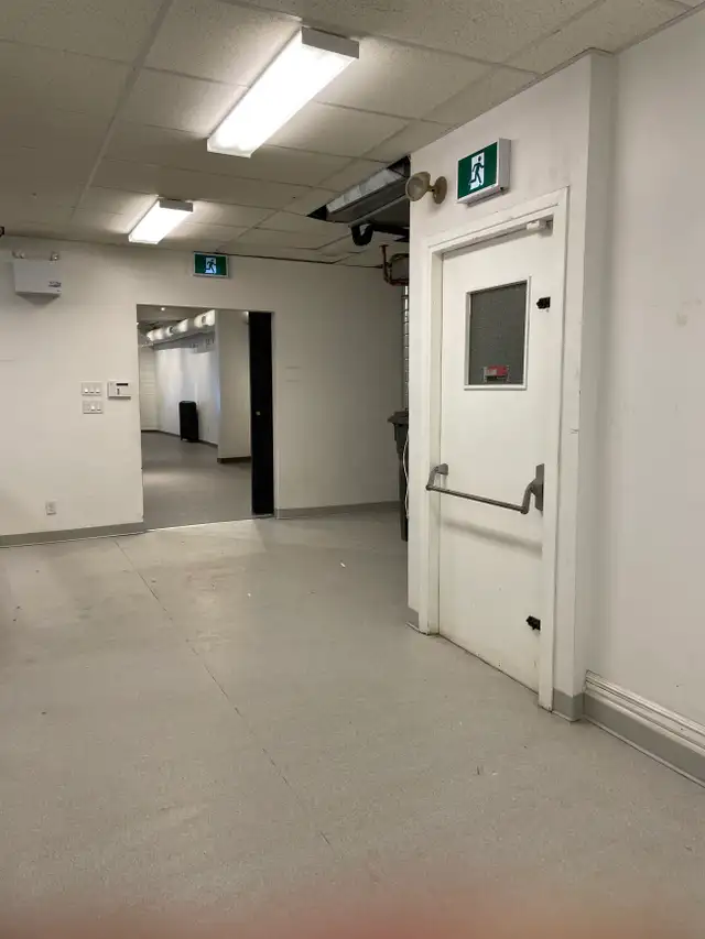 Beau grand local commercial à louer Vieux-Québec - Photo 3