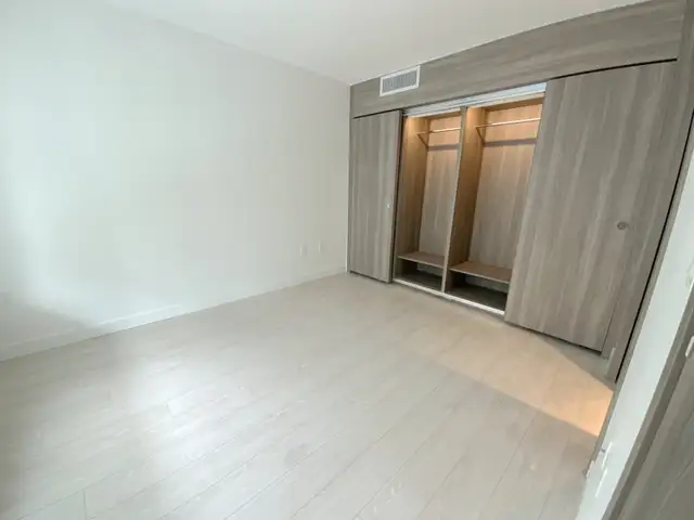 Richmond Central Location Air Conditioned 1 bed Condo for Rent! - Photo 3