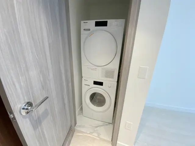 Richmond Central Location Air Conditioned 1 bed Condo for Rent! - Photo 5