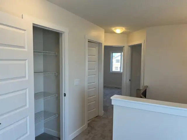 Beautiful 4 Bedroom 3 Washroom House For Rent - Photo 9