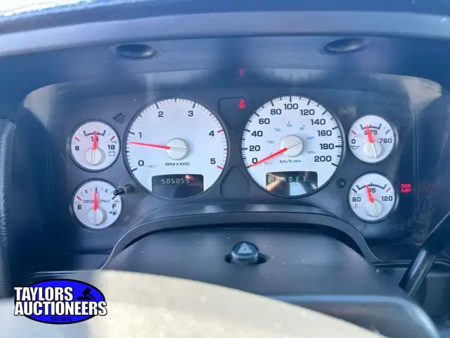 2004 Dodge 2500 Flatdeck Cummins Up For Online Auction! - Photo 6