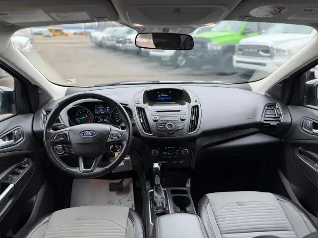 2018 Ford Escape SE AWD / LOW KILOMETRES / TWO-TONE INTERIOR - Photo 10