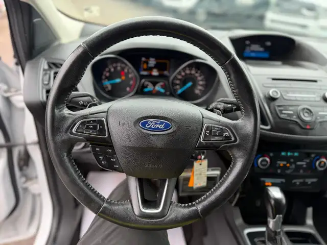 2018 Ford Escape SE AWD / LOW KILOMETRES / TWO-TONE INTERIOR - Photo 11