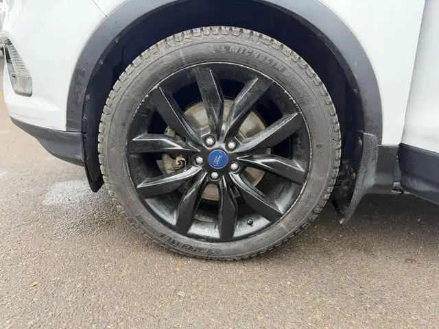 2018 Ford Escape SE AWD / LOW KILOMETRES / TWO-TONE INTERIOR - Photo 17