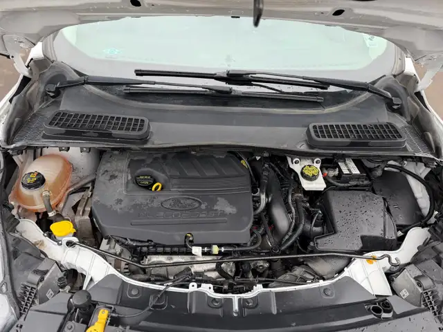 2018 Ford Escape SE AWD / LOW KILOMETRES / TWO-TONE INTERIOR - Photo 18