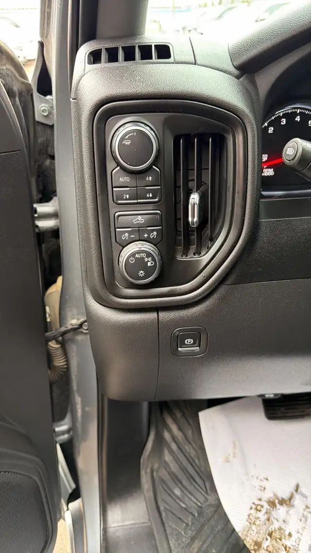 2023 Chevrolet Silverado 1500 CUSTOM TRAIL BOSS 4X4 - Photo 16