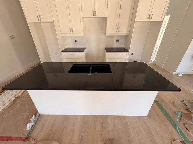 Black Plain Marble Countertop - Photo 2