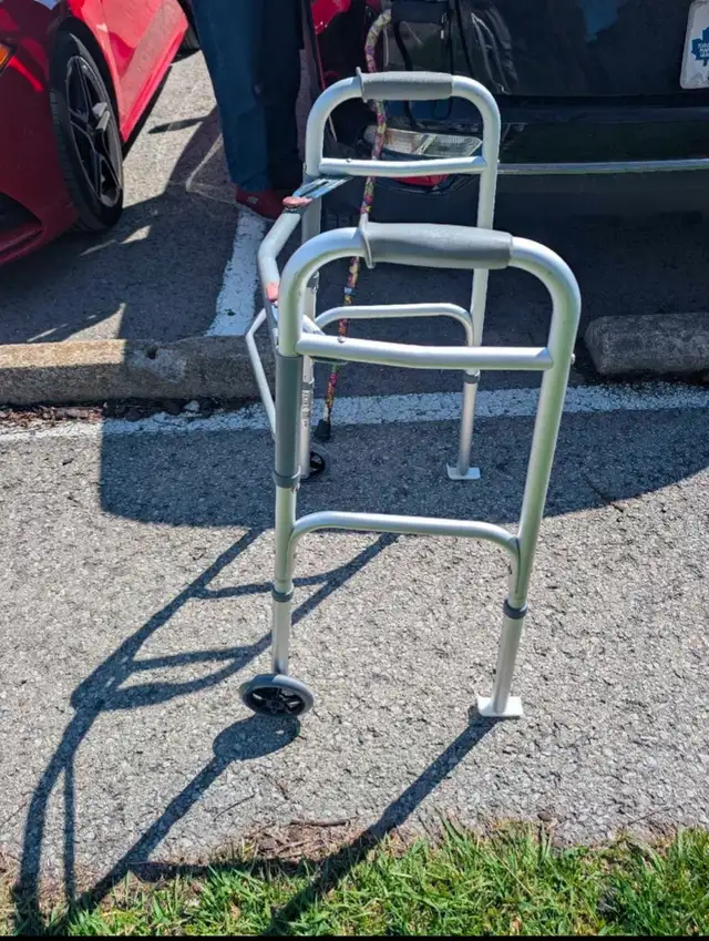 2 wheeled foldable walker with sliders