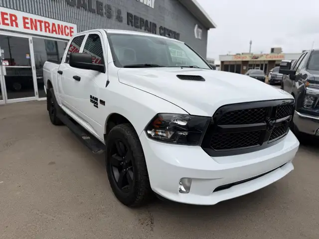 2019 Ram 1500 Classic CREWCAB 5.7L 4X4 /ONE OWNER NO ACCIDENTS