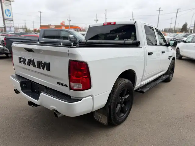 2019 Ram 1500 Classic CREWCAB 5.7L 4X4 /ONE OWNER NO ACCIDENTS - Photo 3