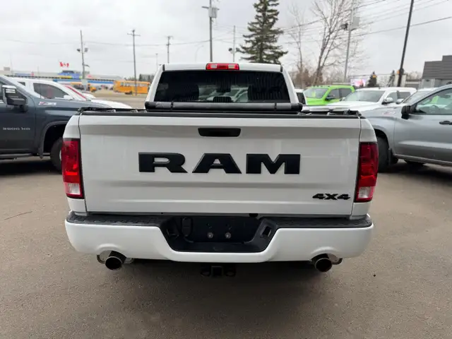 2019 Ram 1500 Classic CREWCAB 5.7L 4X4 /ONE OWNER NO ACCIDENTS - Photo 4