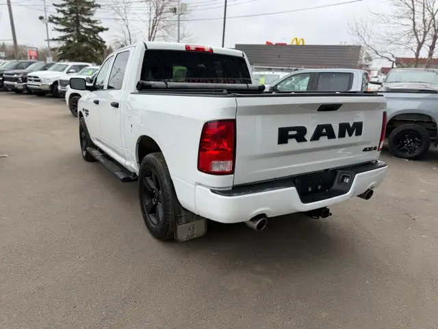 2019 Ram 1500 Classic CREWCAB 5.7L 4X4 /ONE OWNER NO ACCIDENTS - Photo 6