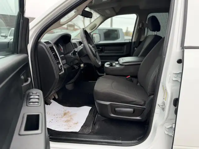 2019 Ram 1500 Classic CREWCAB 5.7L 4X4 /ONE OWNER NO ACCIDENTS - Photo 9